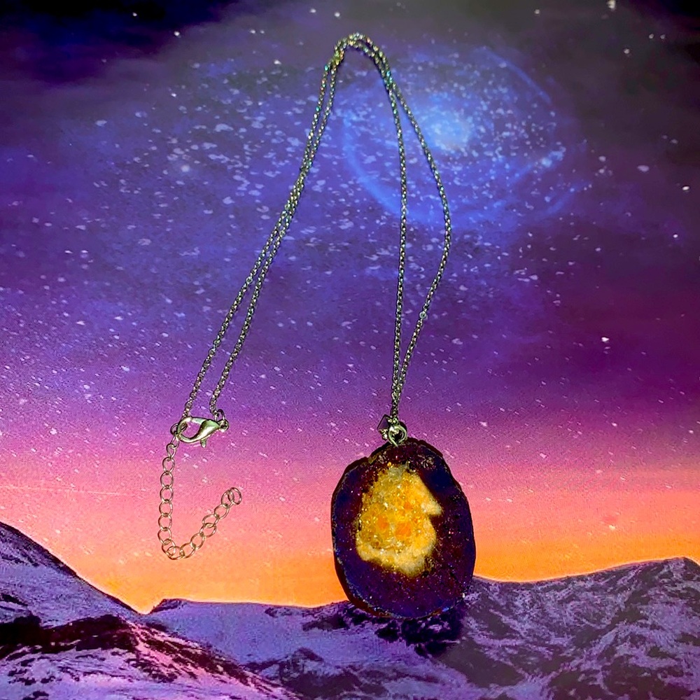 Druzy Quartz Necklace ✨💜🖤
